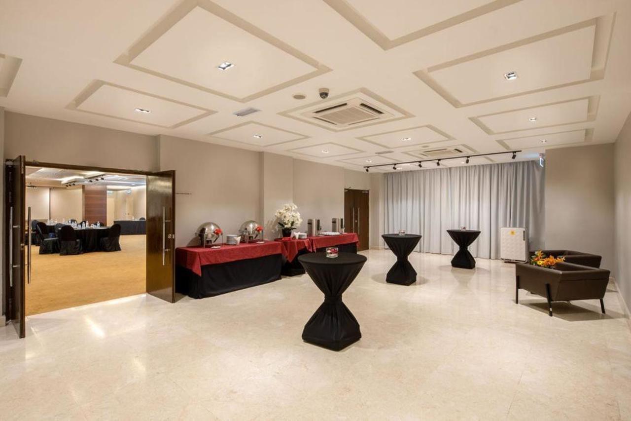 Rocana Hotel Куантан Екстер'єр фото