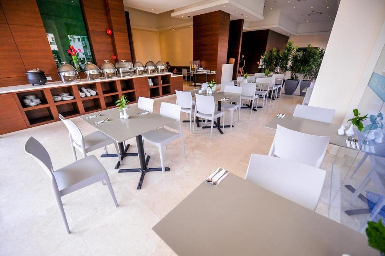 Rocana Hotel Куантан Екстер'єр фото