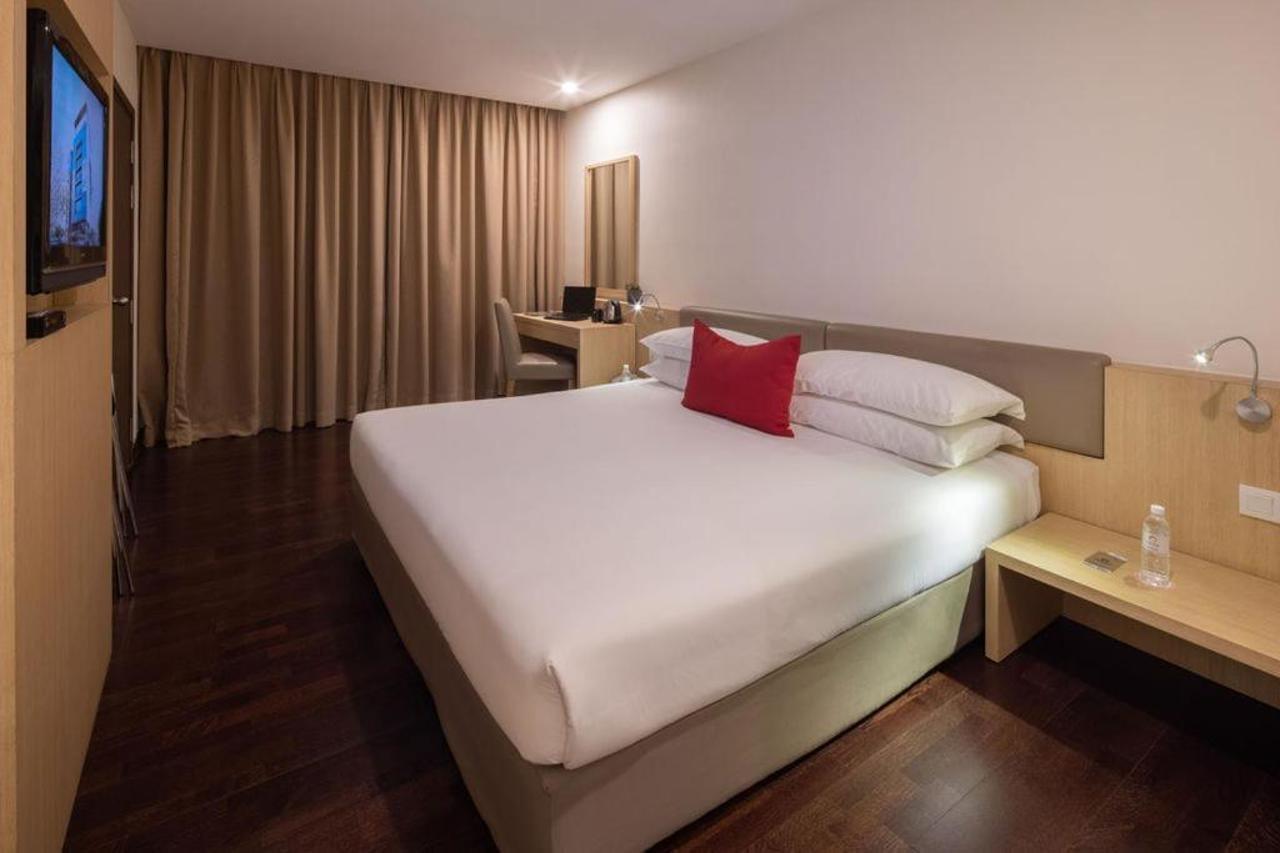 Rocana Hotel Куантан Екстер'єр фото